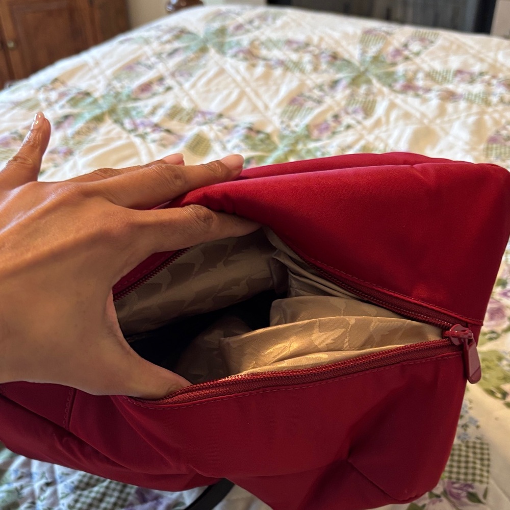 Lo & Son’s OG Shoulder Bag with Black Handles - Picture 6 of 10